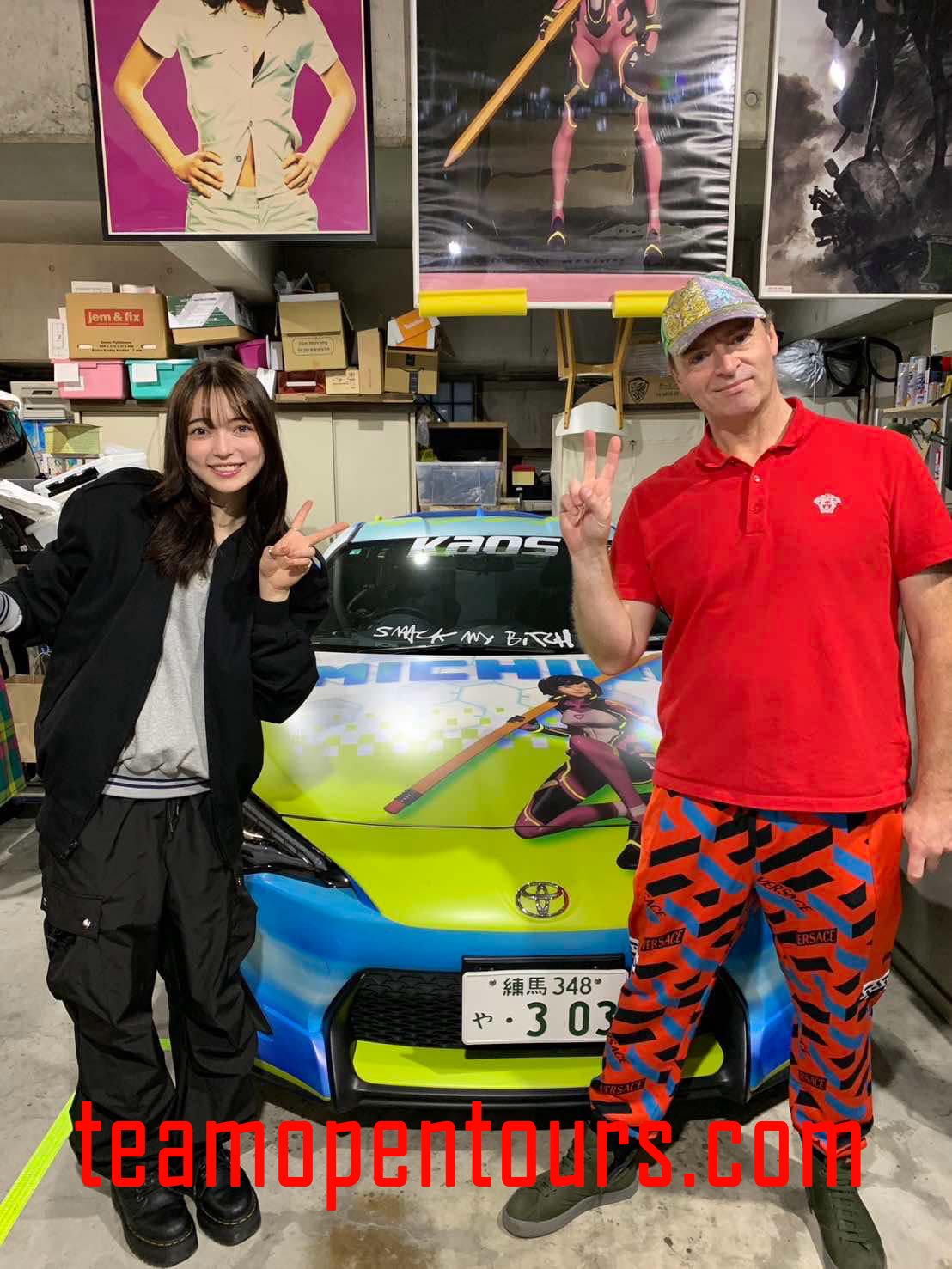 Jeremy and movie star Alisa Sakamoto with the itasha 86