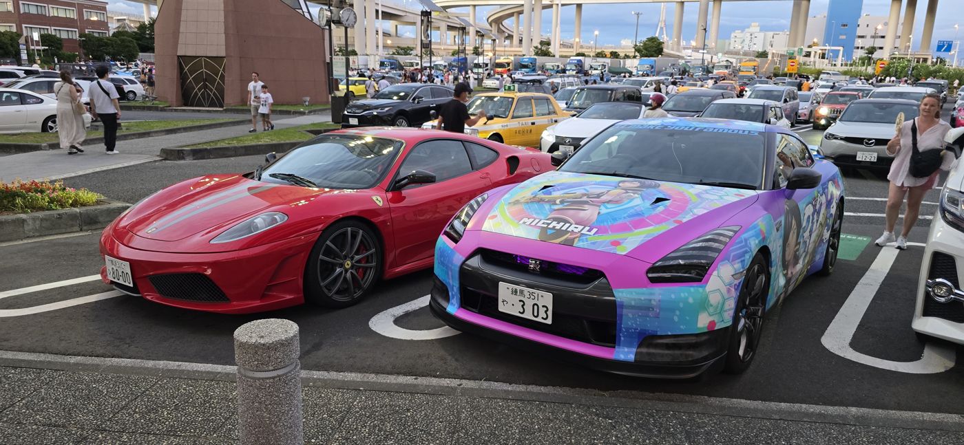 Team Open Tours itasha car