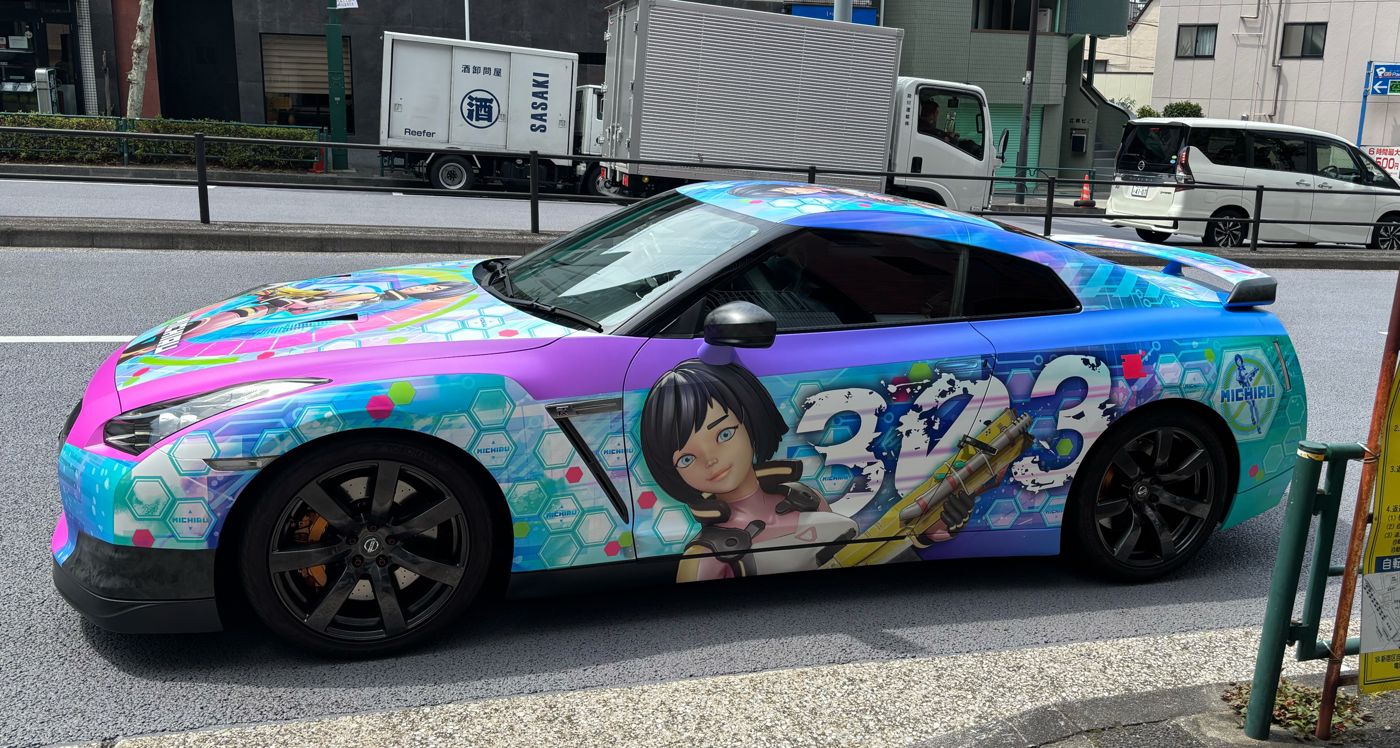 Team Open Tours itasha car